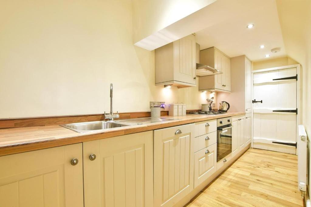 Cosy Retreat In Rainow, Western Peak District * Rainow